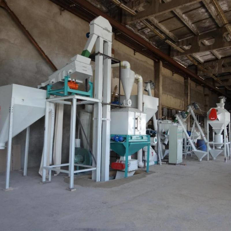 1000 kg/H Linha de produção de pellets de alimentação, trituração, mistura, granulação, refrigeração embalagem 5in1