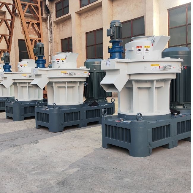 Máquina de pellets de madeira de grande capacidade Biomassa Linha de produção de pellets de madeira Anel vertical morrer Máquina de pellets de madeira