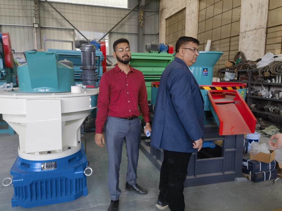 Máquina inovadora de briqueteamento de biomassa para o processamento de resíduos agrícolas e florestais